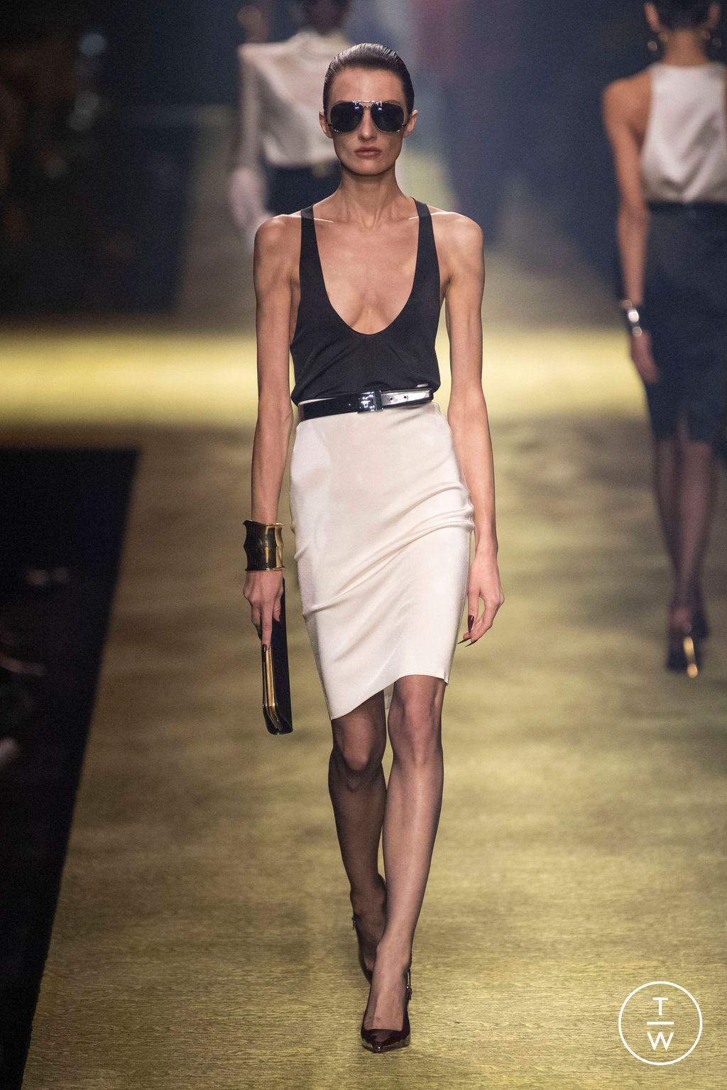 Fashion Week Paris Fall/Winter 2023 look 21 de la collection Saint Laurent womenswear