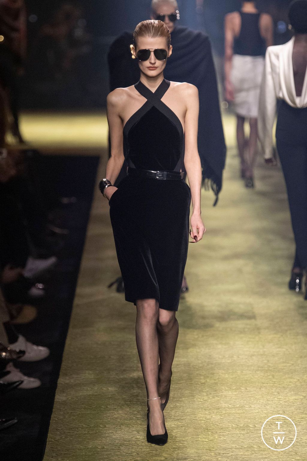Fashion Week Paris Fall/Winter 2023 look 23 de la collection Saint Laurent womenswear