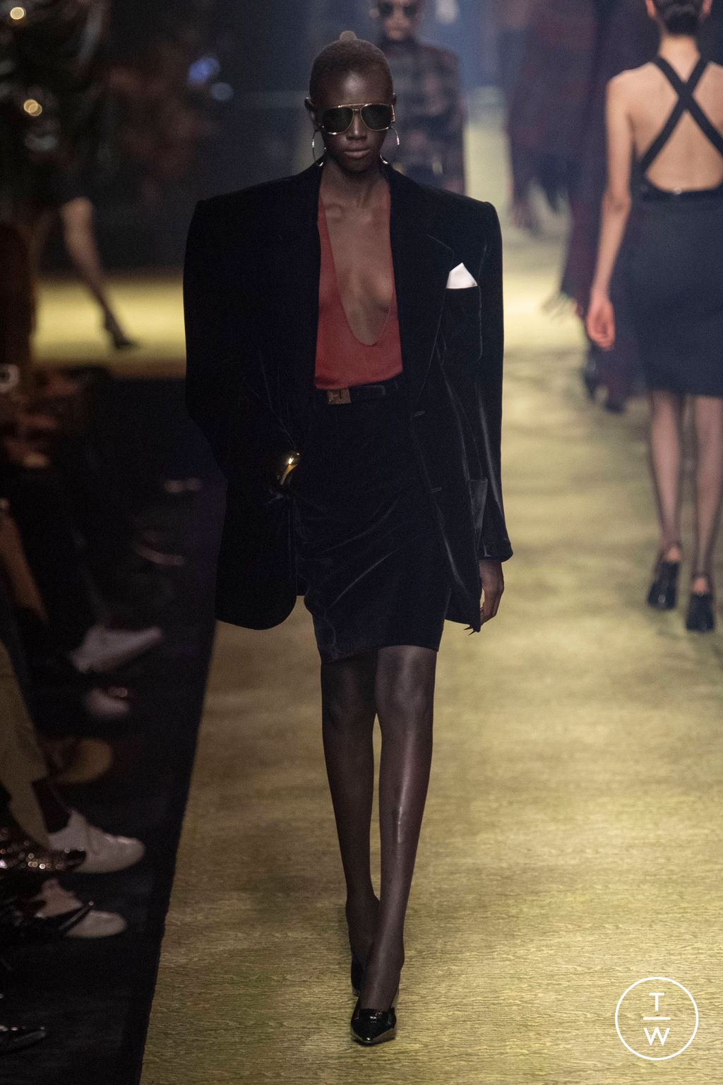 Fashion Week Paris Fall/Winter 2023 look 27 from the Saint Laurent collection 女装