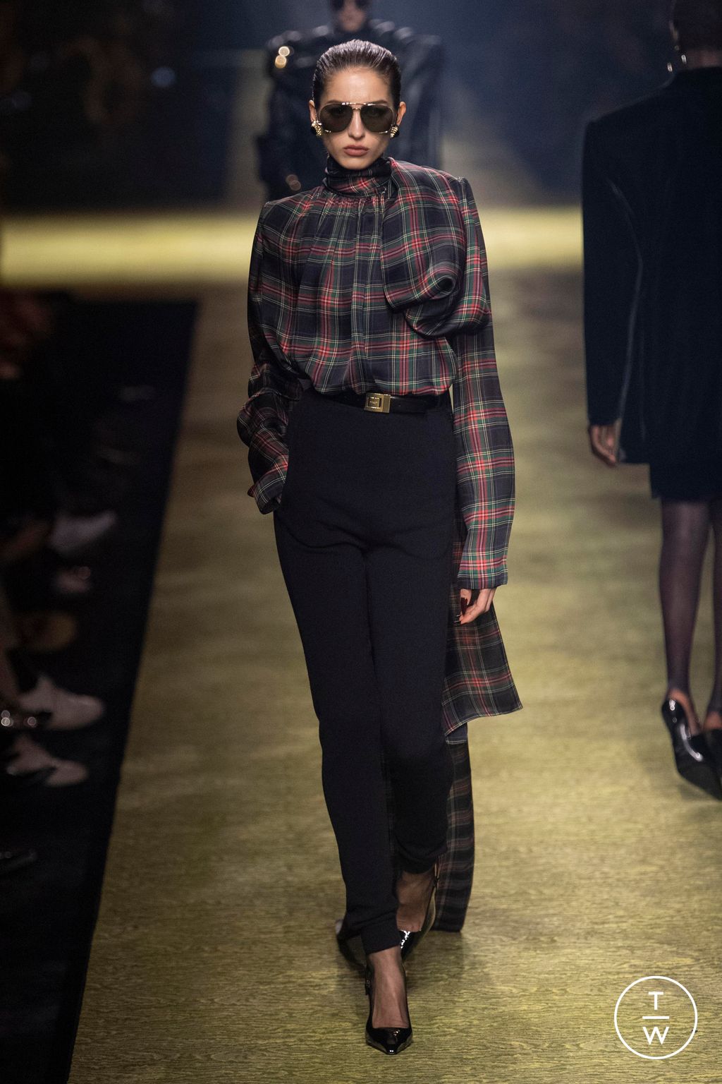 Fashion Week Paris Fall/Winter 2023 look 28 from the Saint Laurent collection womenswear