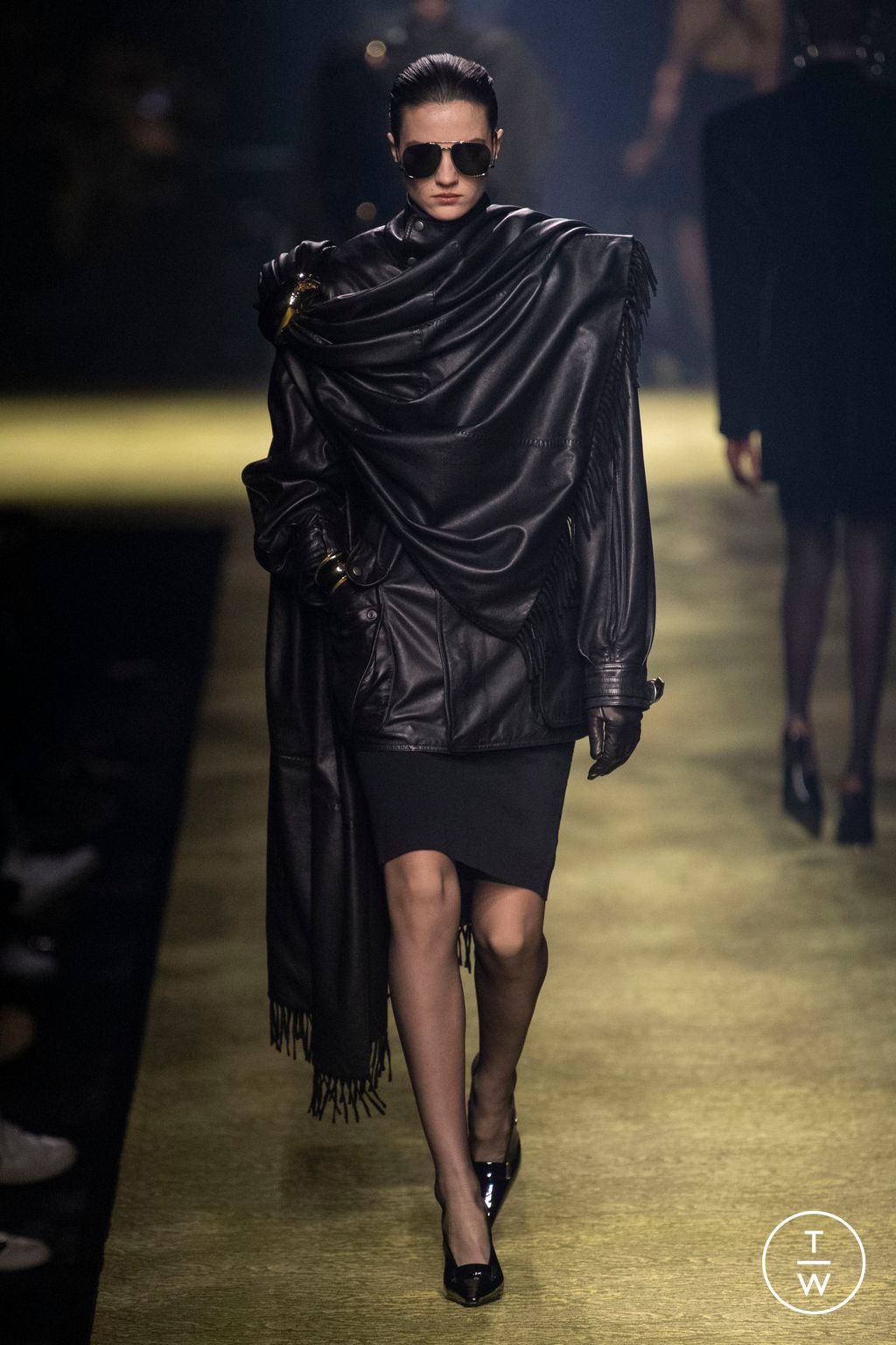 Fashion Week Paris Fall/Winter 2023 look 29 from the Saint Laurent collection 女装
