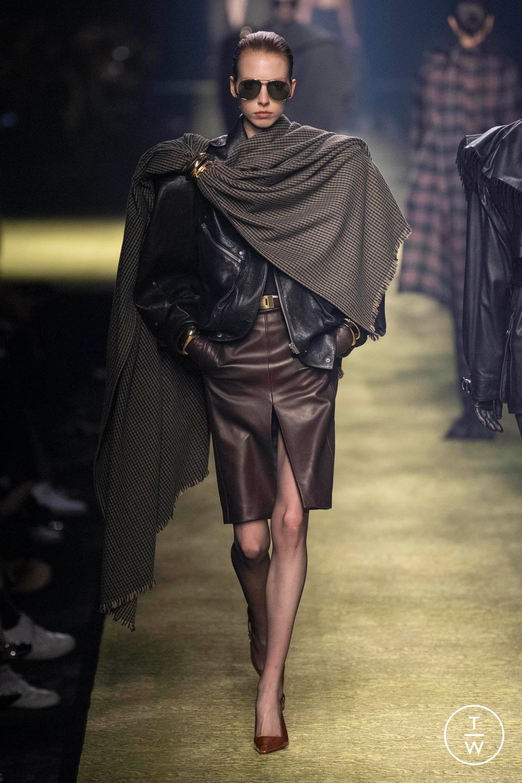 Fashion Week Paris Fall/Winter 2023 look 30 de la collection Saint Laurent womenswear