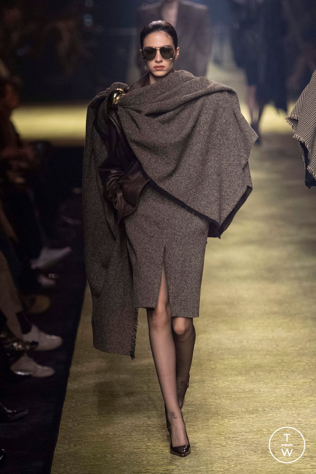 Fashion Week Paris Fall/Winter 2023 look 31 de la collection Saint Laurent womenswear