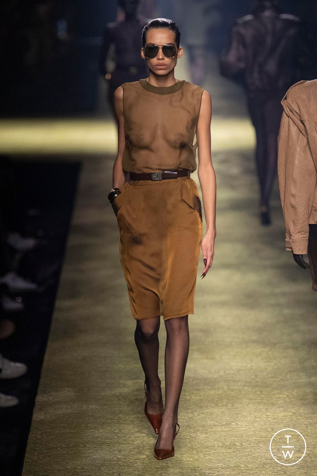 Fashion Week Paris Fall/Winter 2023 look 36 de la collection Saint Laurent womenswear