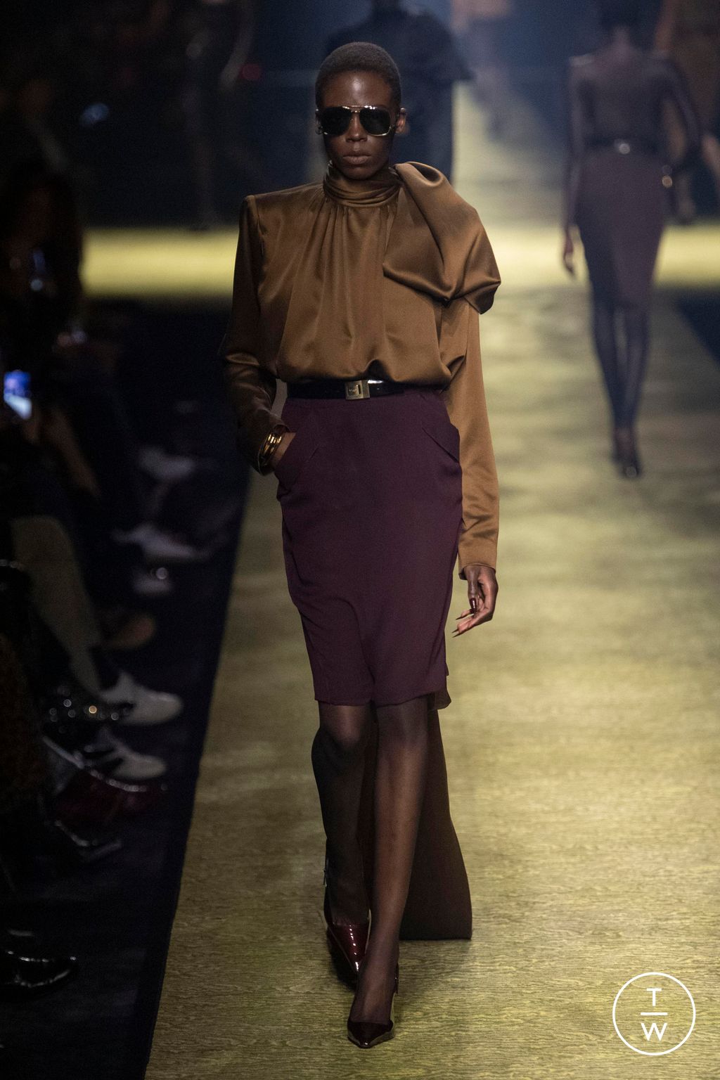 Fashion Week Paris Fall/Winter 2023 look 39 de la collection Saint Laurent womenswear