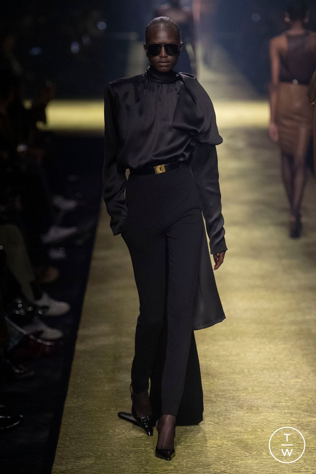 Fashion Week Paris Fall/Winter 2023 look 40 from the Saint Laurent collection 女装