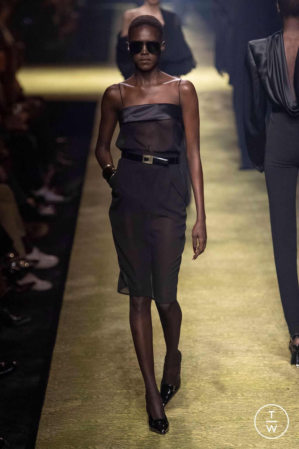 Fashion Week Paris Fall/Winter 2023 look 44 de la collection Saint Laurent womenswear