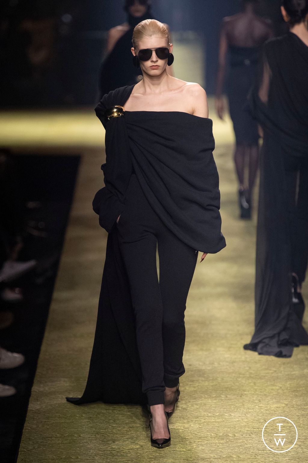 Fashion Week Paris Fall/Winter 2023 look 46 de la collection Saint Laurent womenswear