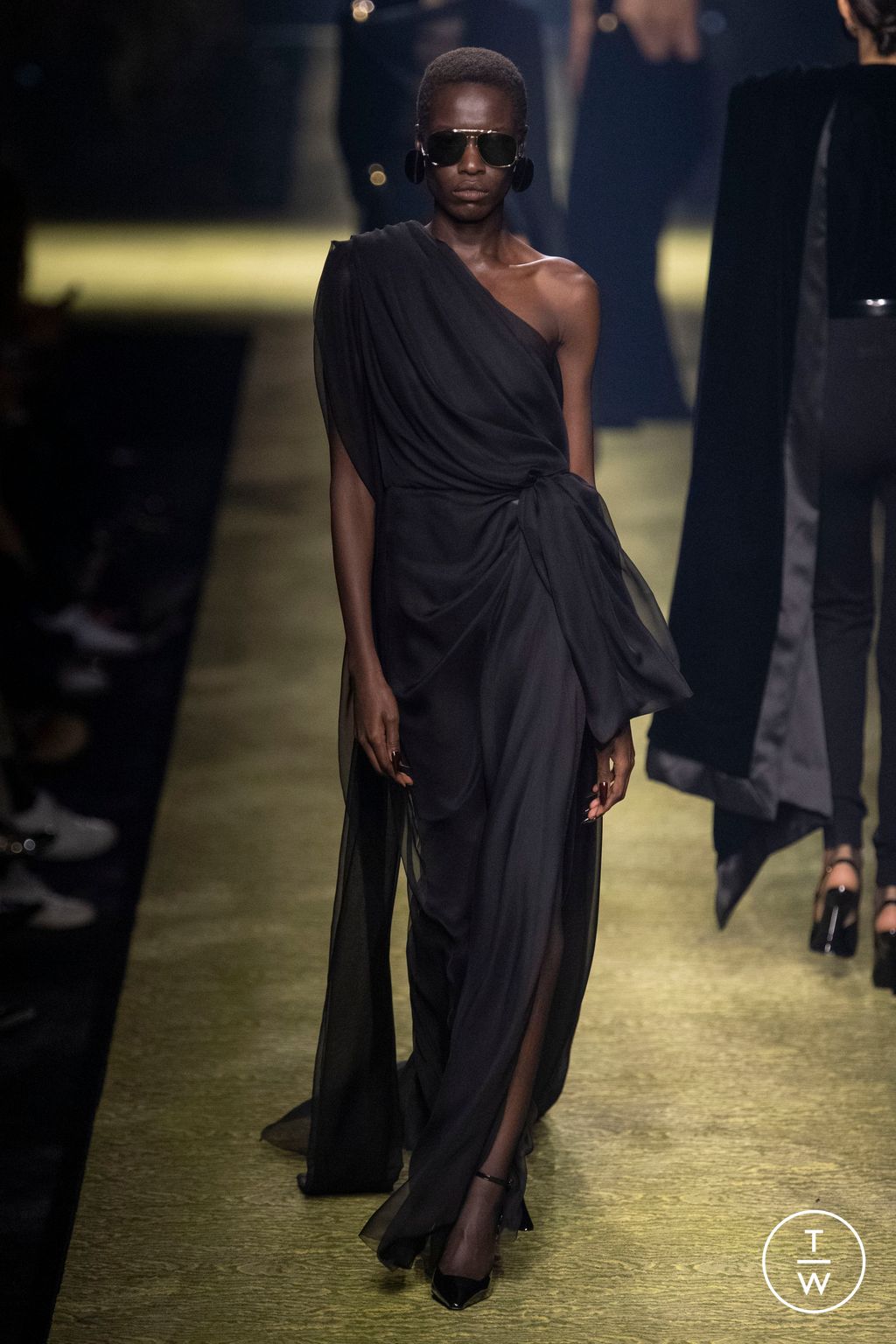 Fashion Week Paris Fall/Winter 2023 look 49 de la collection Saint Laurent womenswear