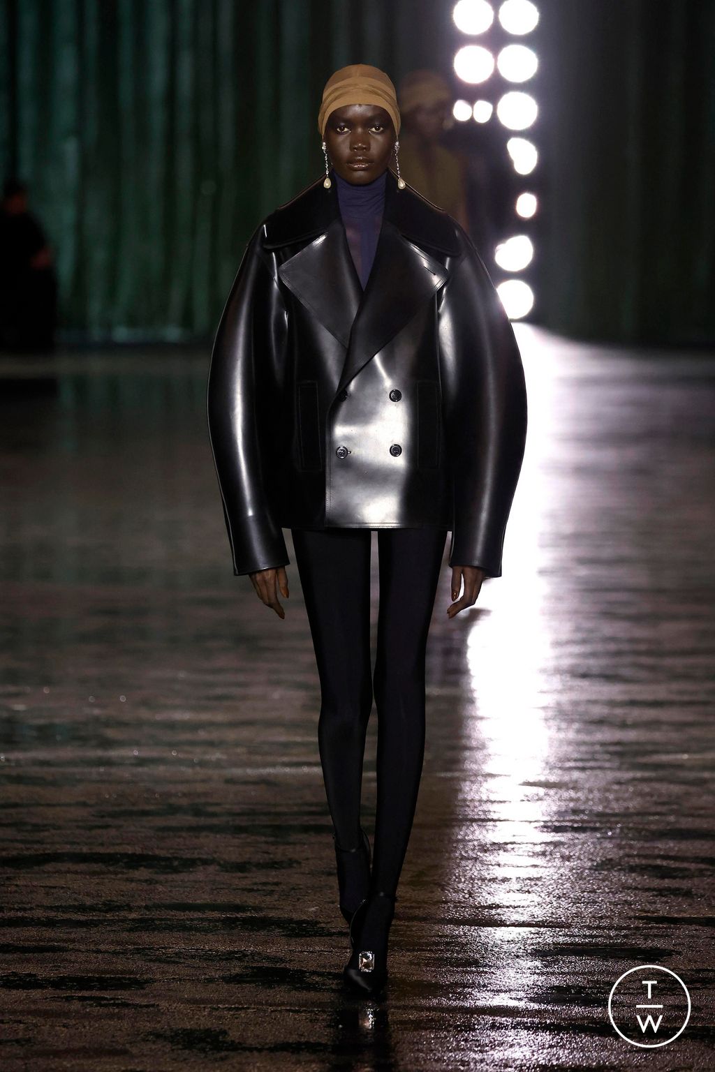 Fashion Week Paris Fall/Winter 2024 look 10 from the Saint Laurent collection womenswear