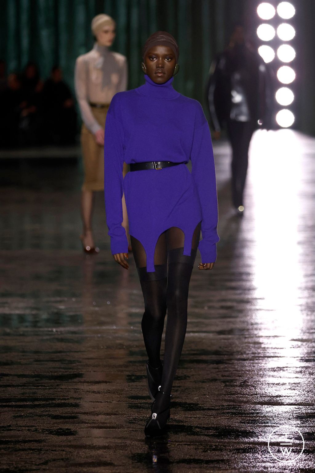 Fashion Week Paris Fall/Winter 2024 look 13 from the Saint Laurent collection womenswear