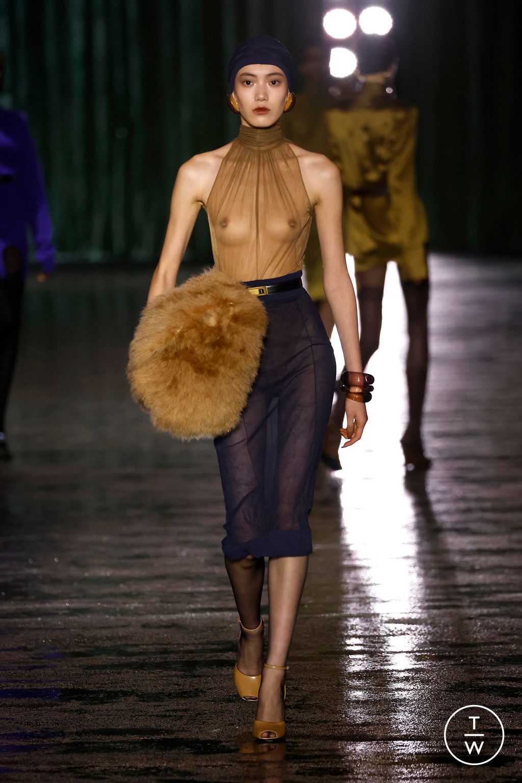 Fashion Week Paris Fall/Winter 2024 look 20 de la collection Saint Laurent womenswear