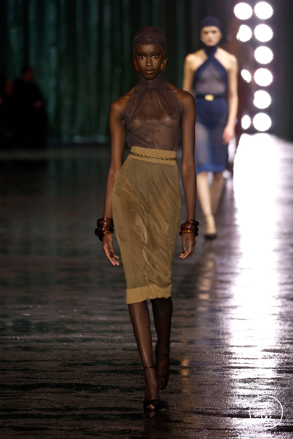 Fashion Week Paris Fall/Winter 2024 look 24 de la collection Saint Laurent womenswear