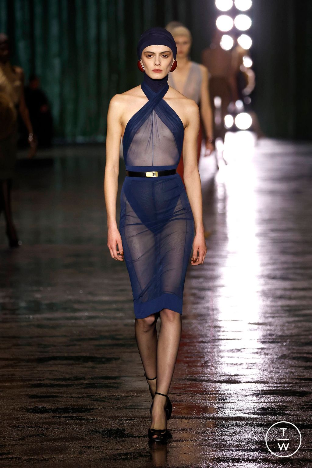 Fashion Week Paris Fall/Winter 2024 look 25 de la collection Saint Laurent womenswear