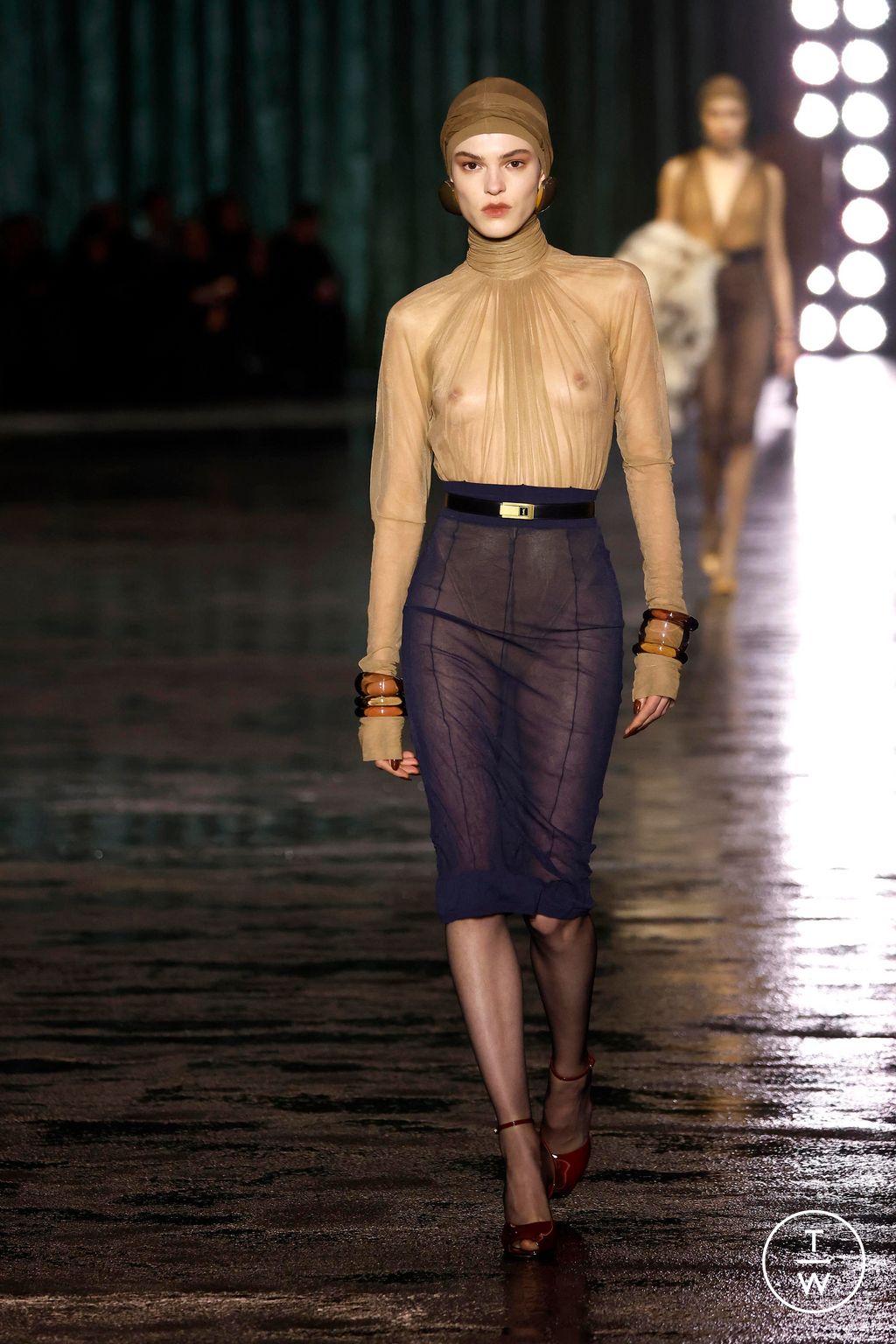Fashion Week Paris Fall/Winter 2024 look 28 de la collection Saint Laurent womenswear