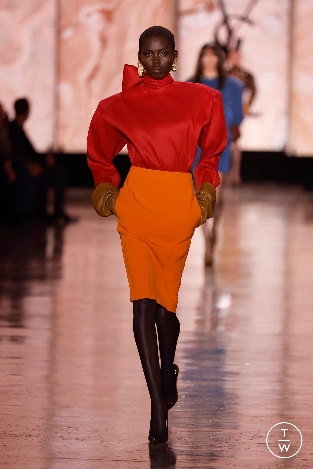 Fashion Week Paris Fall/Winter 2025 look 8 from the Saint Laurent collection 女装