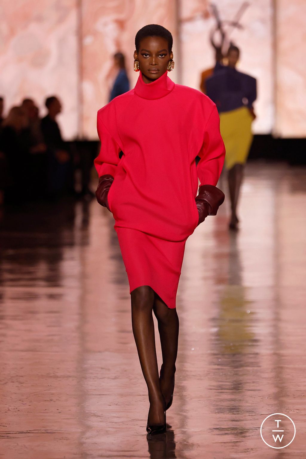 Fashion Week Paris Fall/Winter 2025 look 13 from the Saint Laurent collection womenswear