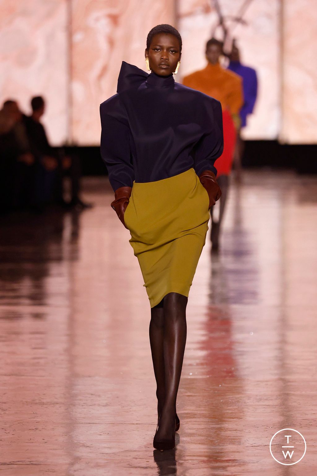 Fashion Week Paris Fall/Winter 2025 look 14 from the Saint Laurent collection 女装