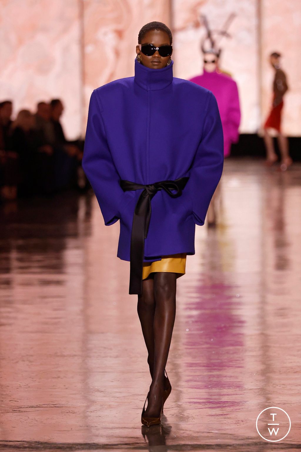 Fashion Week Paris Fall/Winter 2025 look 16 from the Saint Laurent collection womenswear