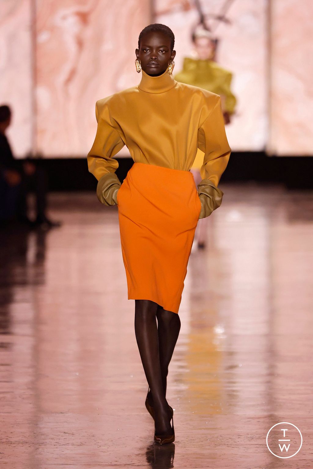 Fashion Week Paris Fall/Winter 2025 look 21 from the Saint Laurent collection womenswear