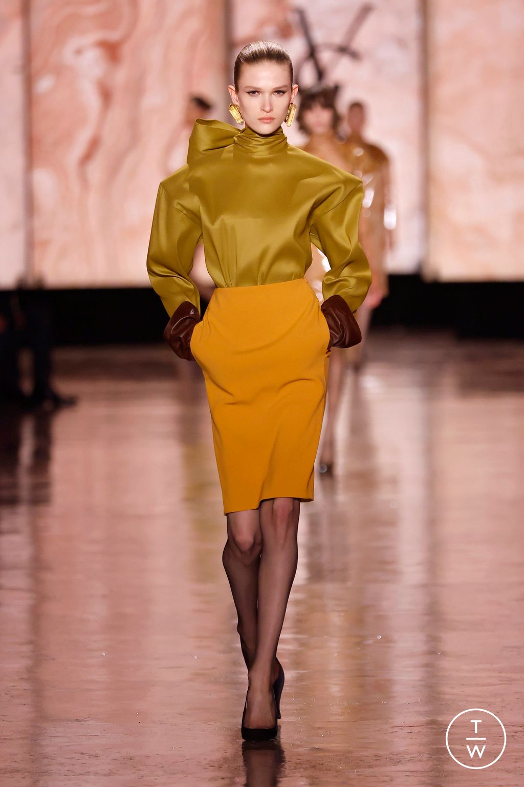 Fashion Week Paris Fall/Winter 2025 look 22 from the Saint Laurent collection womenswear