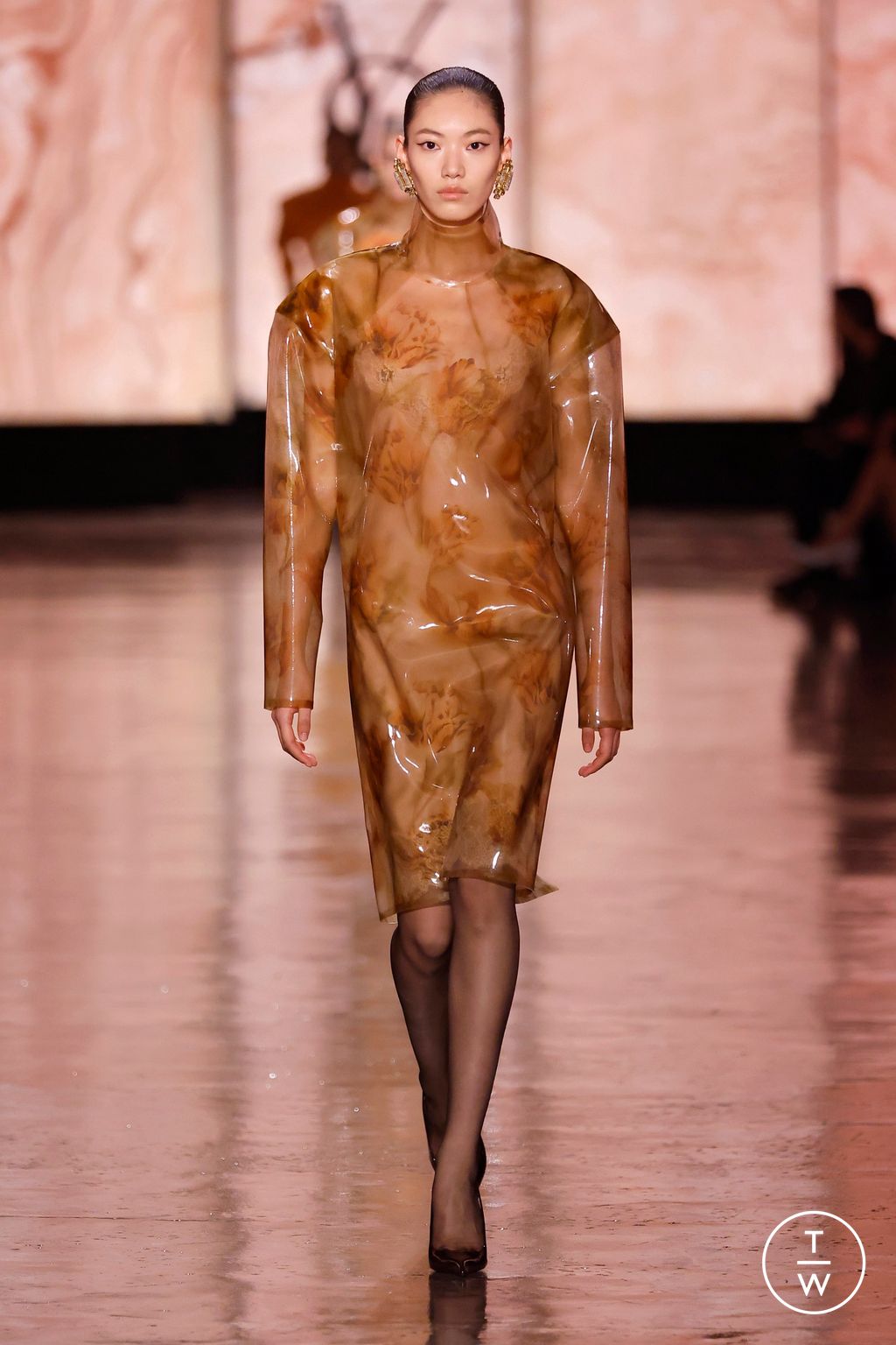 Fashion Week Paris Fall/Winter 2025 look 24 from the Saint Laurent collection womenswear