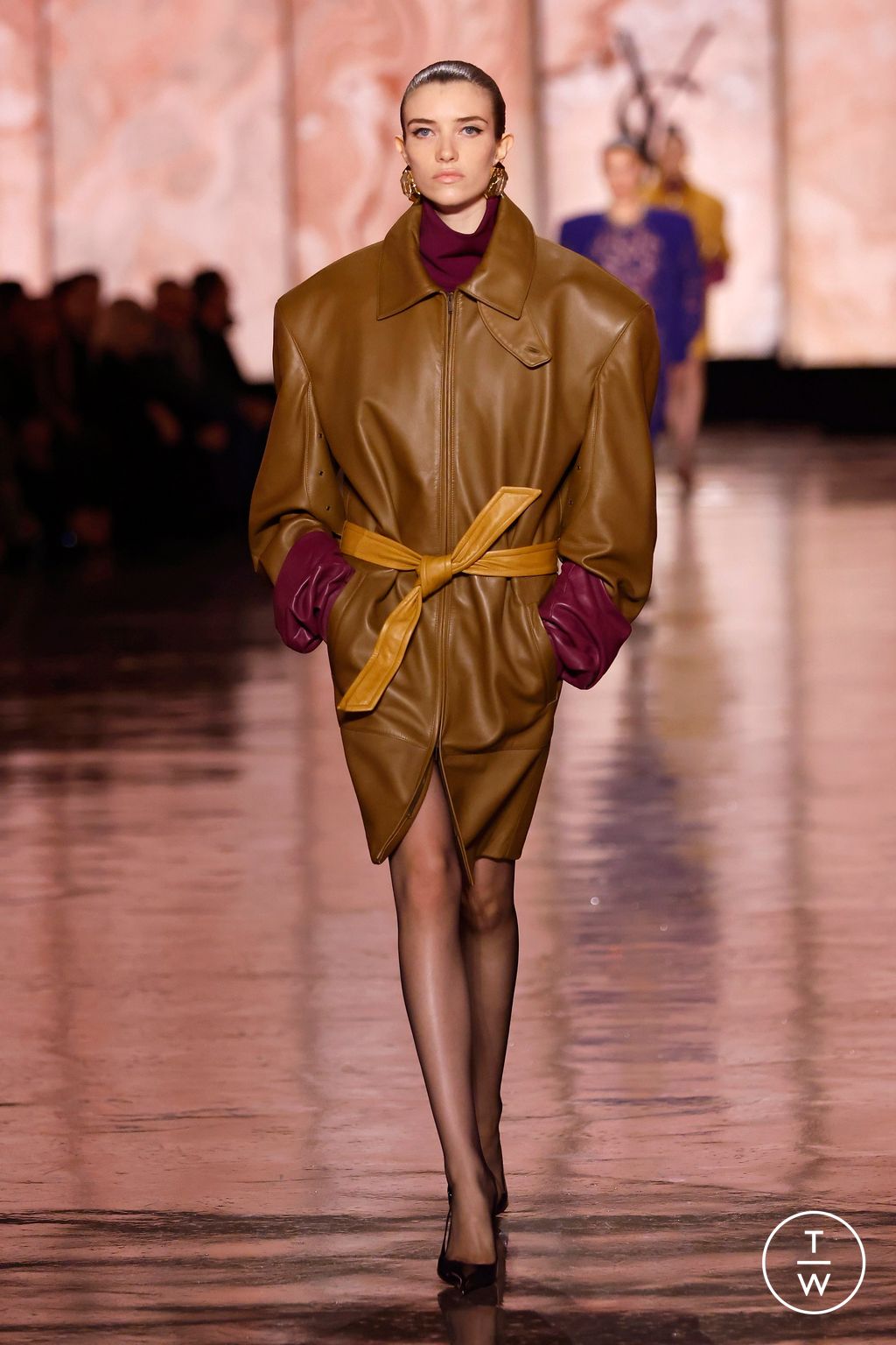 Fashion Week Paris Fall/Winter 2025 look 33 from the Saint Laurent collection womenswear