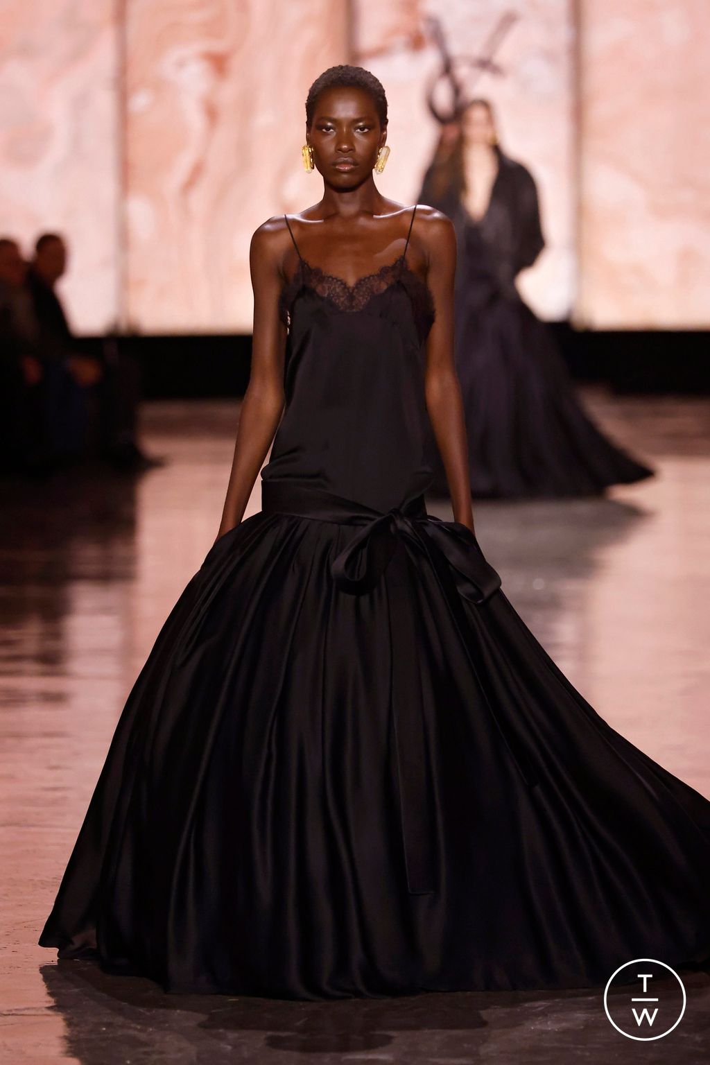 Fashion Week Paris Fall/Winter 2025 look 37 from the Saint Laurent collection womenswear