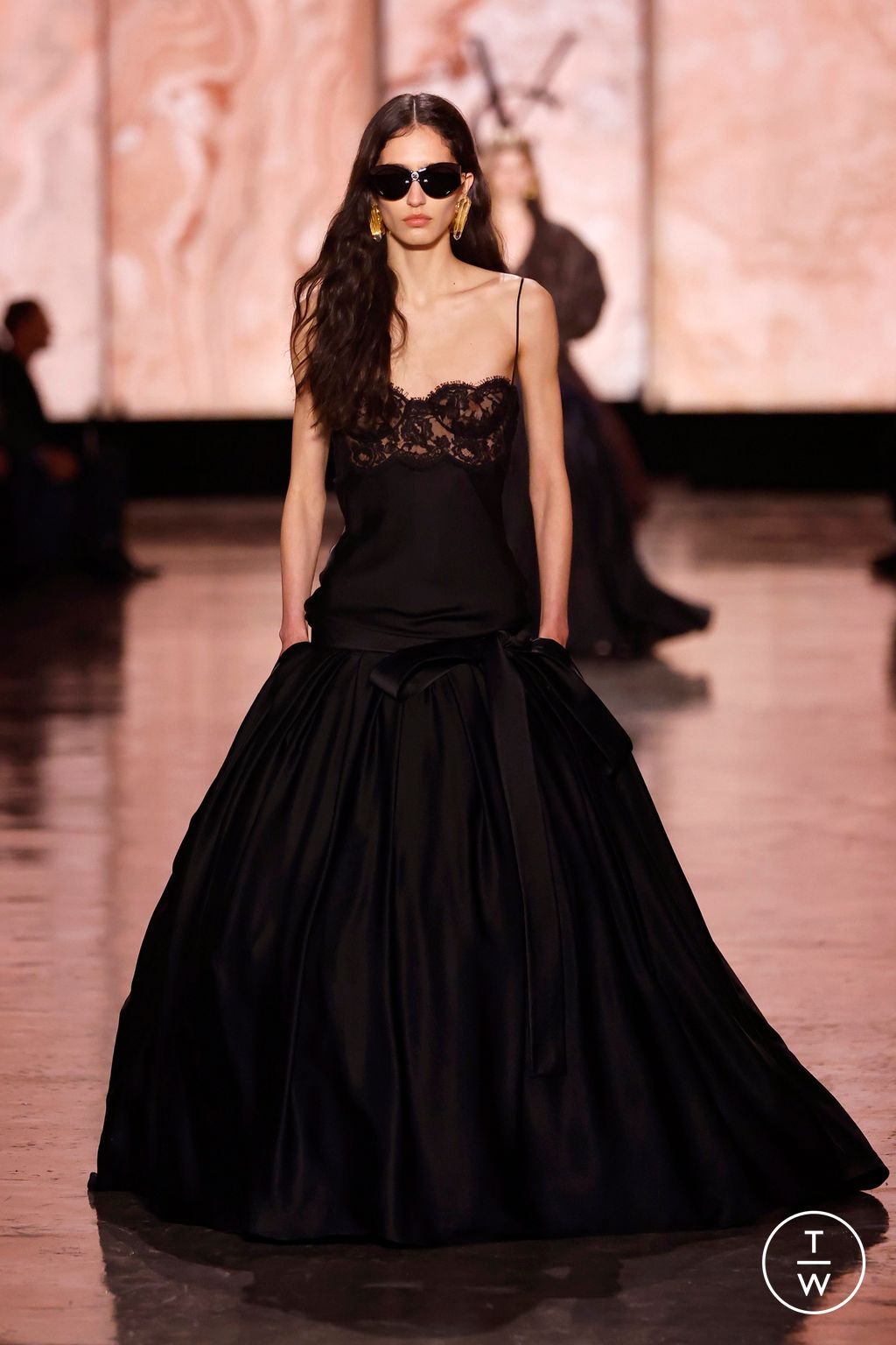 Fashion Week Paris Fall/Winter 2025 look 39 from the Saint Laurent collection womenswear