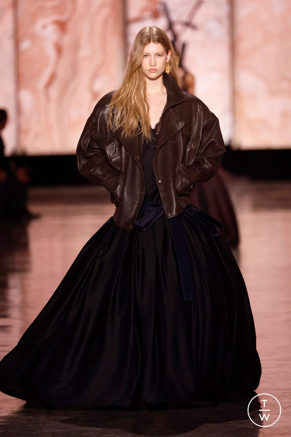 Fashion Week Paris Fall/Winter 2025 look 40 from the Saint Laurent collection womenswear