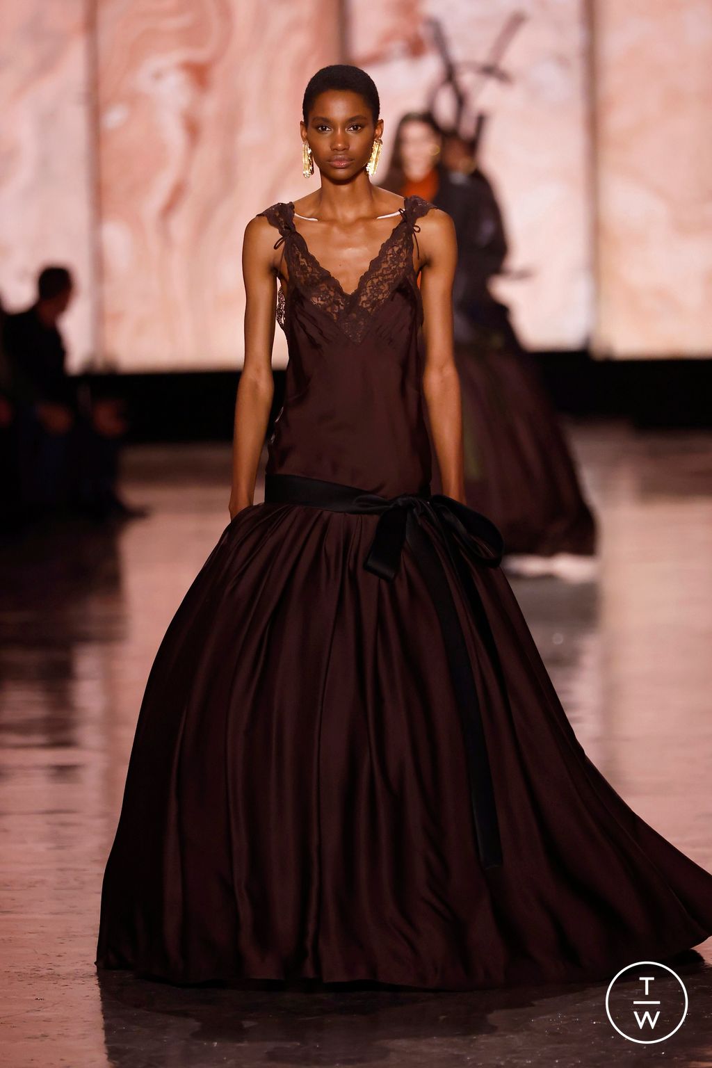 Fashion Week Paris Fall/Winter 2025 look 41 from the Saint Laurent collection womenswear