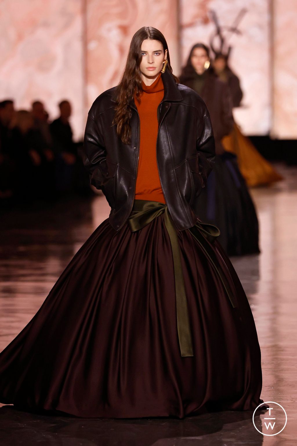 Fashion Week Paris Fall/Winter 2025 look 42 from the Saint Laurent collection womenswear