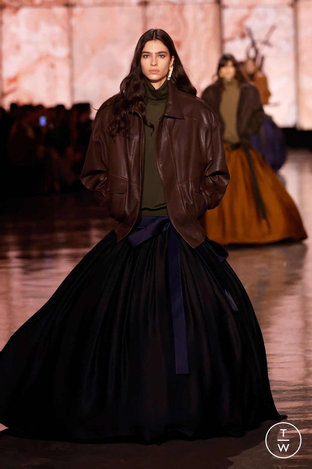 Fashion Week Paris Fall/Winter 2025 look 43 from the Saint Laurent collection 女装