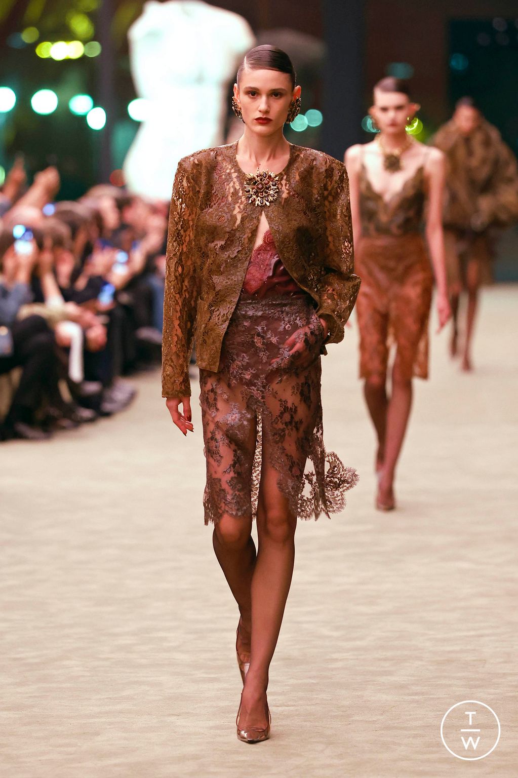 Fashion Week Paris Fall/Winter 2026 look 9 de la collection Saint Laurent womenswear