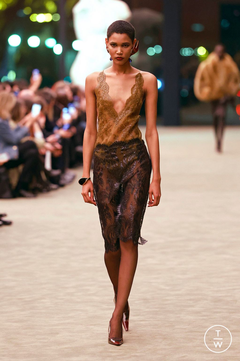 Fashion Week Paris Fall/Winter 2026 look 13 from the Saint Laurent collection 女装