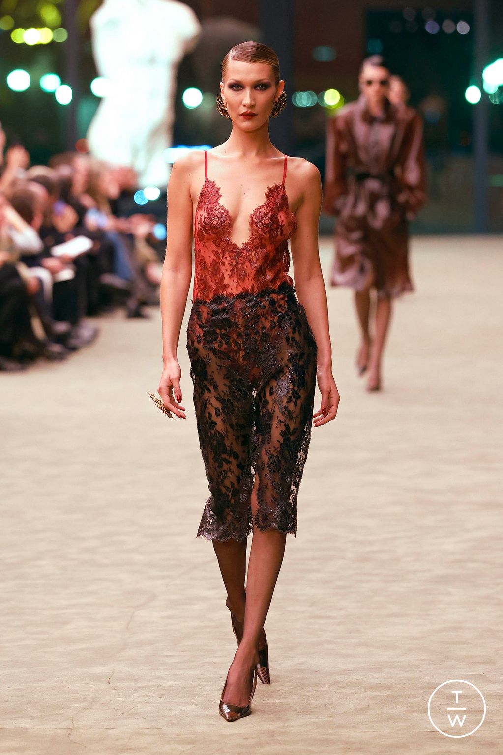 Fashion Week Paris Fall/Winter 2026 look 28 de la collection Saint Laurent womenswear