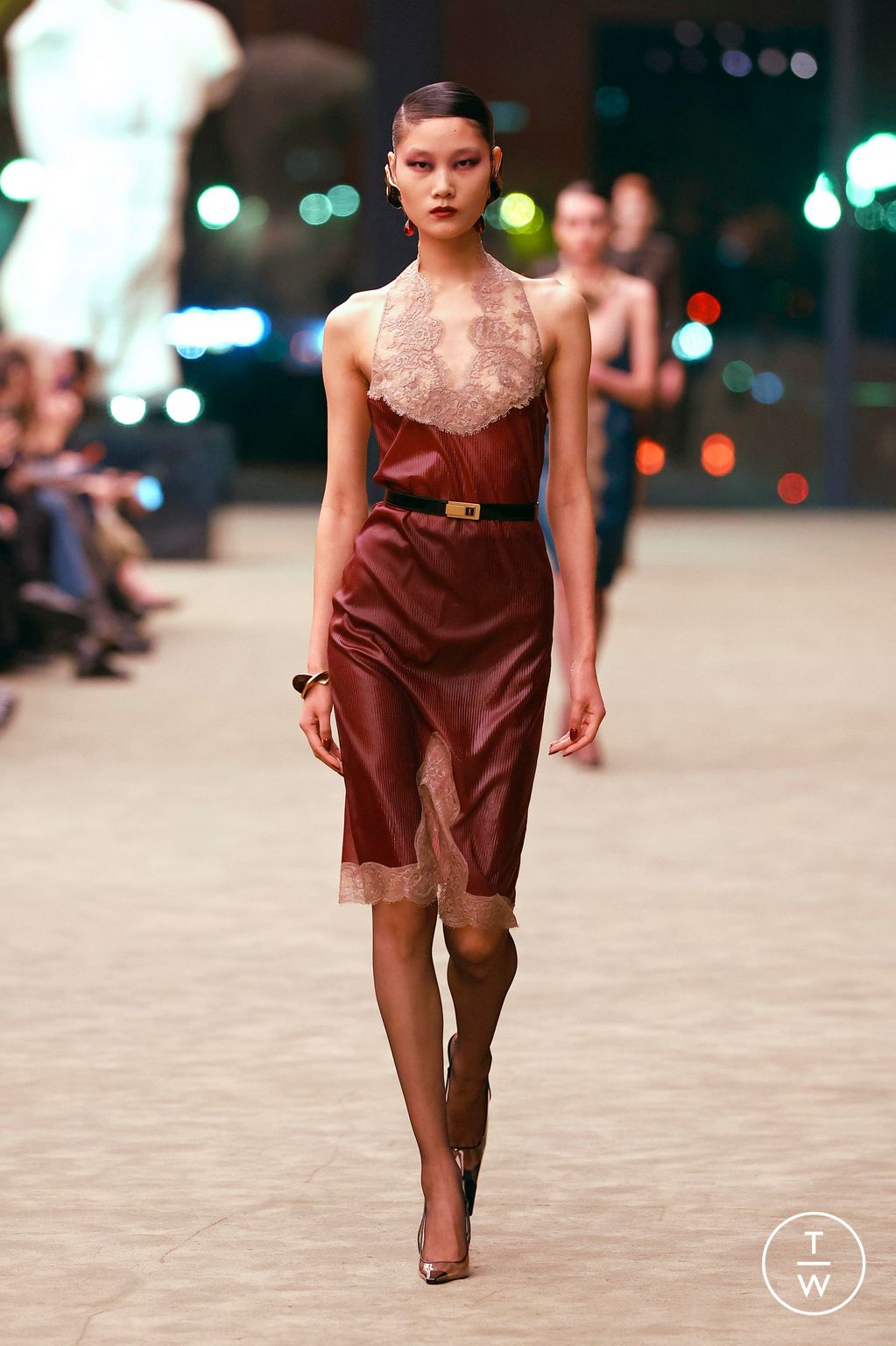 Fashion Week Paris Fall/Winter 2026 look 31 from the Saint Laurent collection 女装