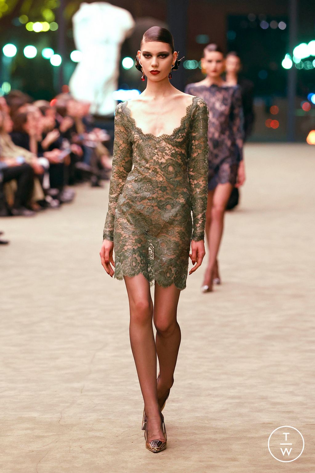 Fashion Week Paris Fall/Winter 2026 look 47 from the Saint Laurent collection 女装