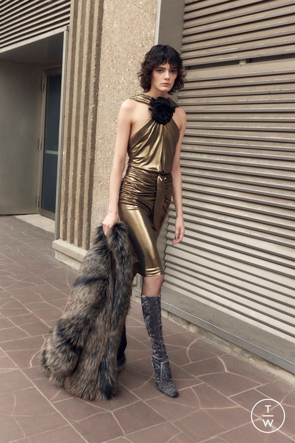 Fashion Week Paris Pre-Fall 2022 look 32 from the Saint Laurent collection 女装