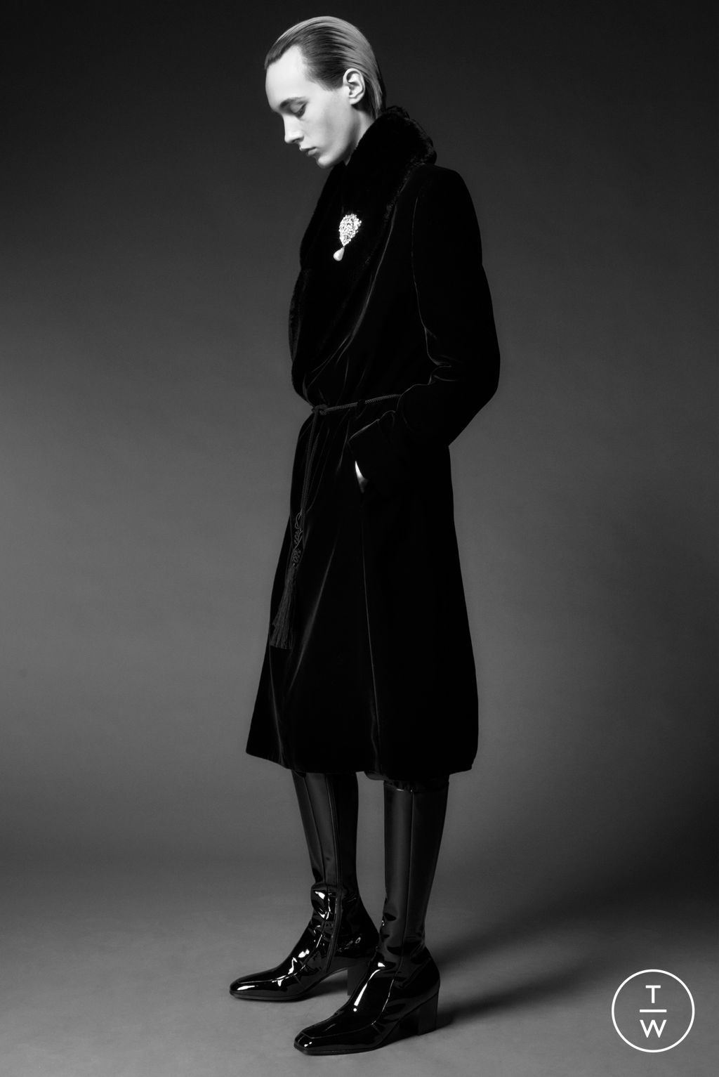 Fashion Week Paris Pre-Fall 2022 look 11 from the Saint Laurent collection menswear