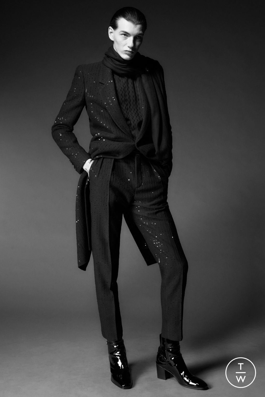Fashion Week Paris Pre-Fall 2022 look 44 from the Saint Laurent collection 男装
