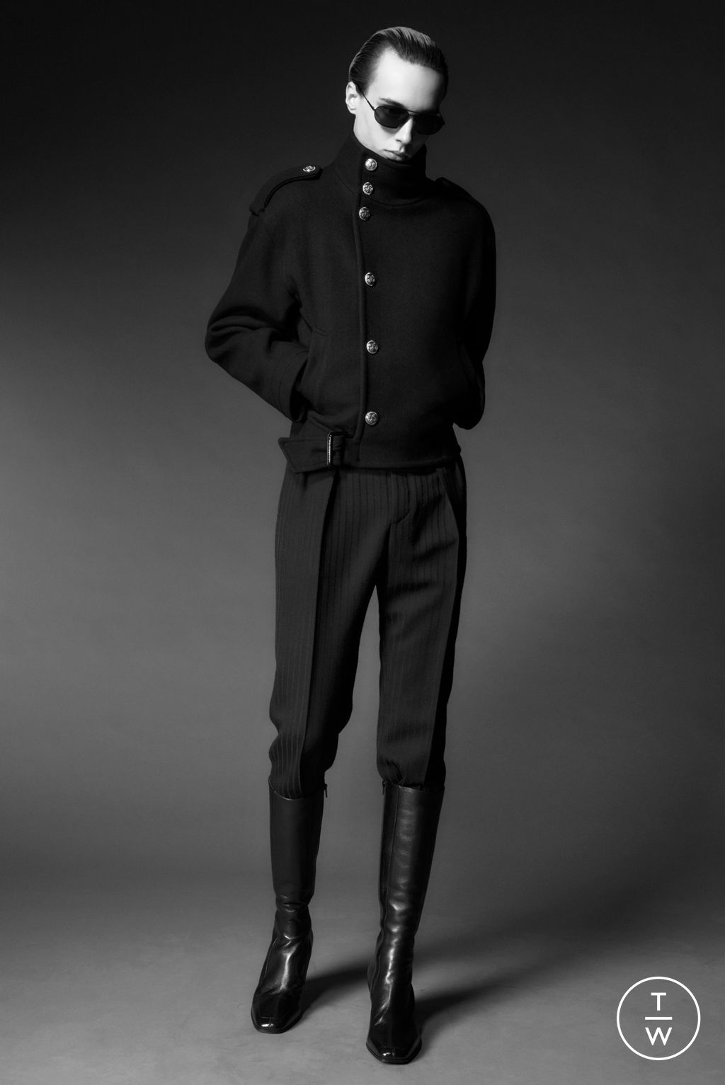 Fashion Week Paris Pre-Fall 2022 look 47 from the Saint Laurent collection 男装