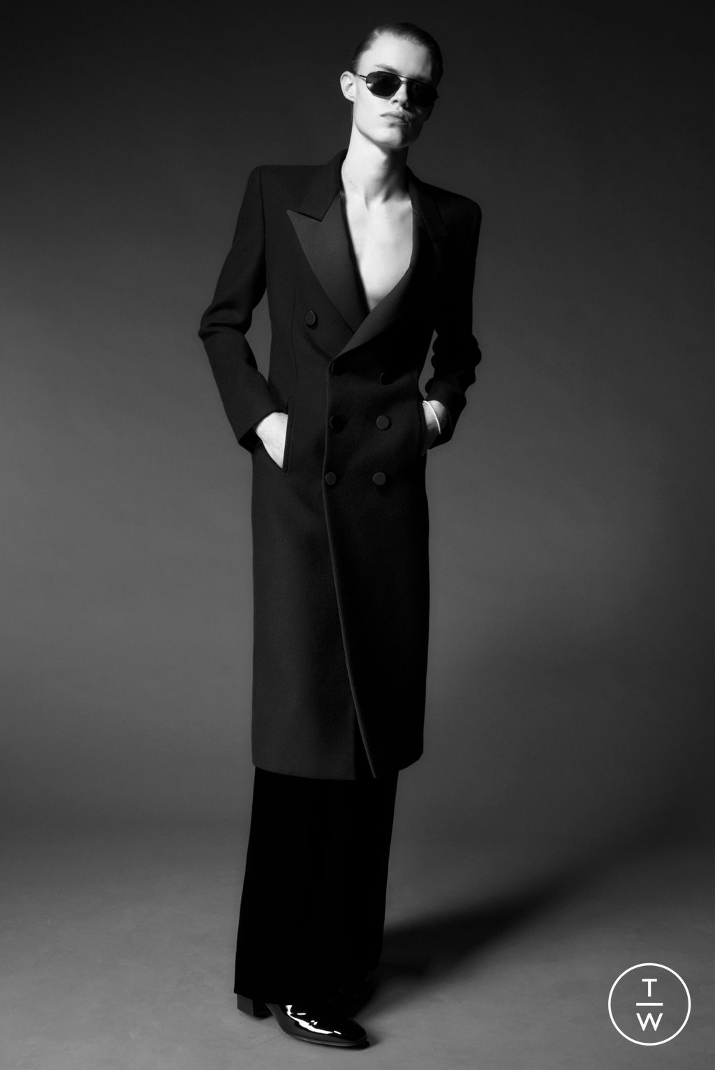 Fashion Week Paris Pre-Fall 2022 look 73 from the Saint Laurent collection 男装