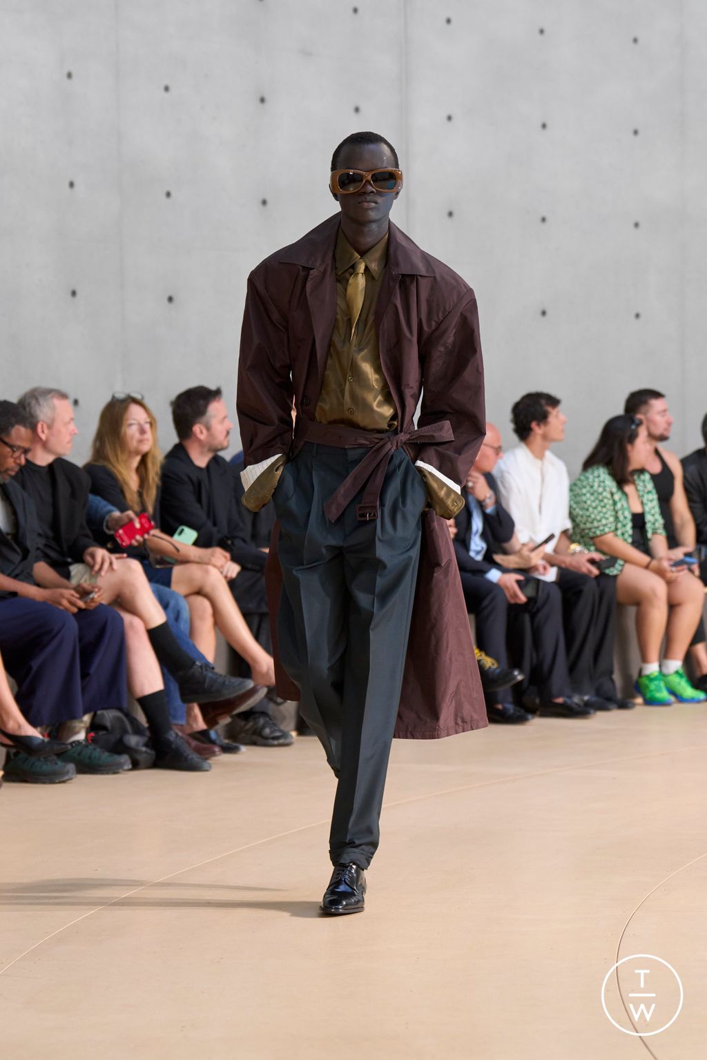 Fashion Week Paris Spring/Summer 2026 look 9 from the Saint Laurent collection menswear