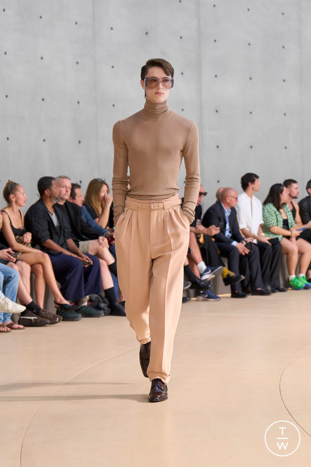 Fashion Week Paris Spring/Summer 2026 look 21 from the Saint Laurent collection menswear