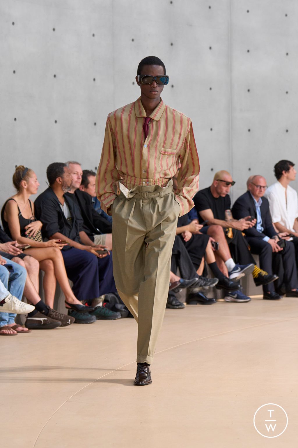 Fashion Week Paris Spring/Summer 2026 look 23 from the Saint Laurent collection menswear