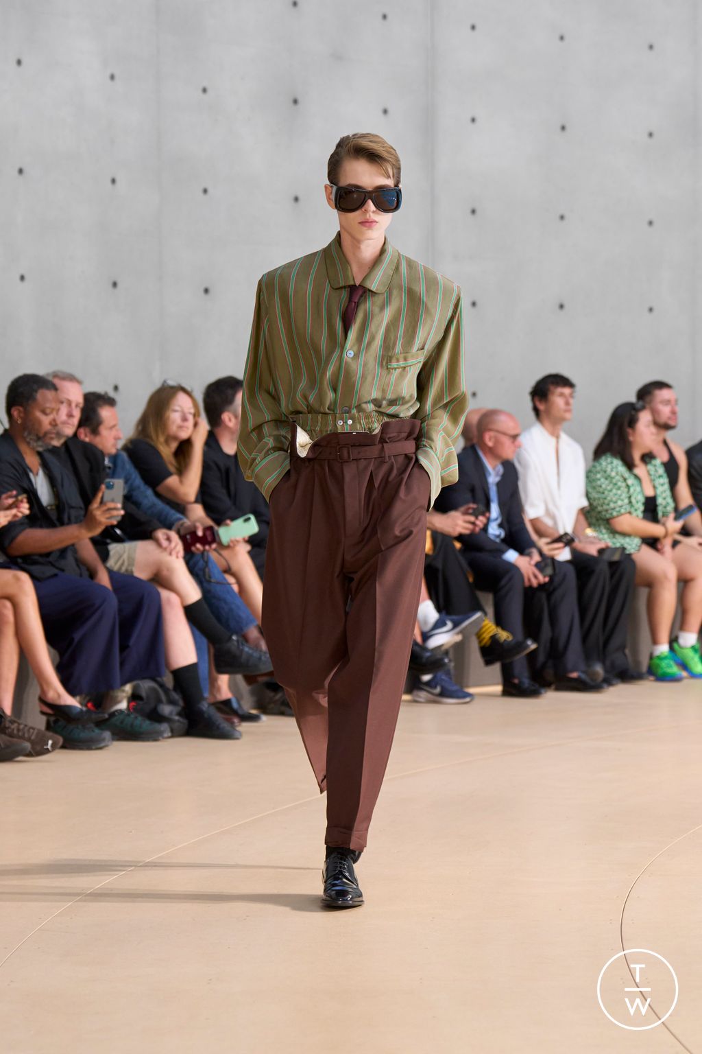 Fashion Week Paris Spring/Summer 2026 look 25 from the Saint Laurent collection menswear