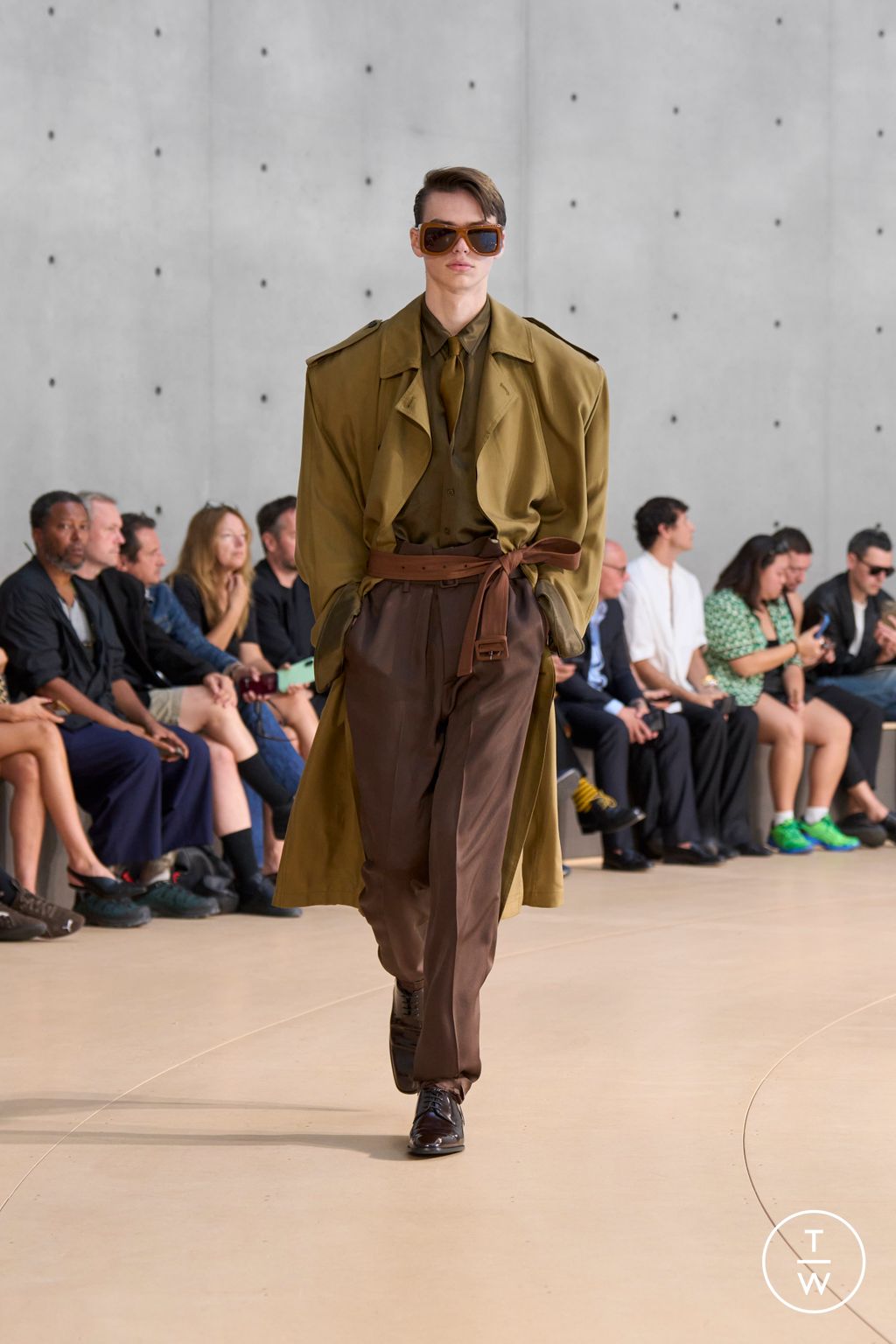 Fashion Week Paris Spring/Summer 2026 look 26 from the Saint Laurent collection menswear