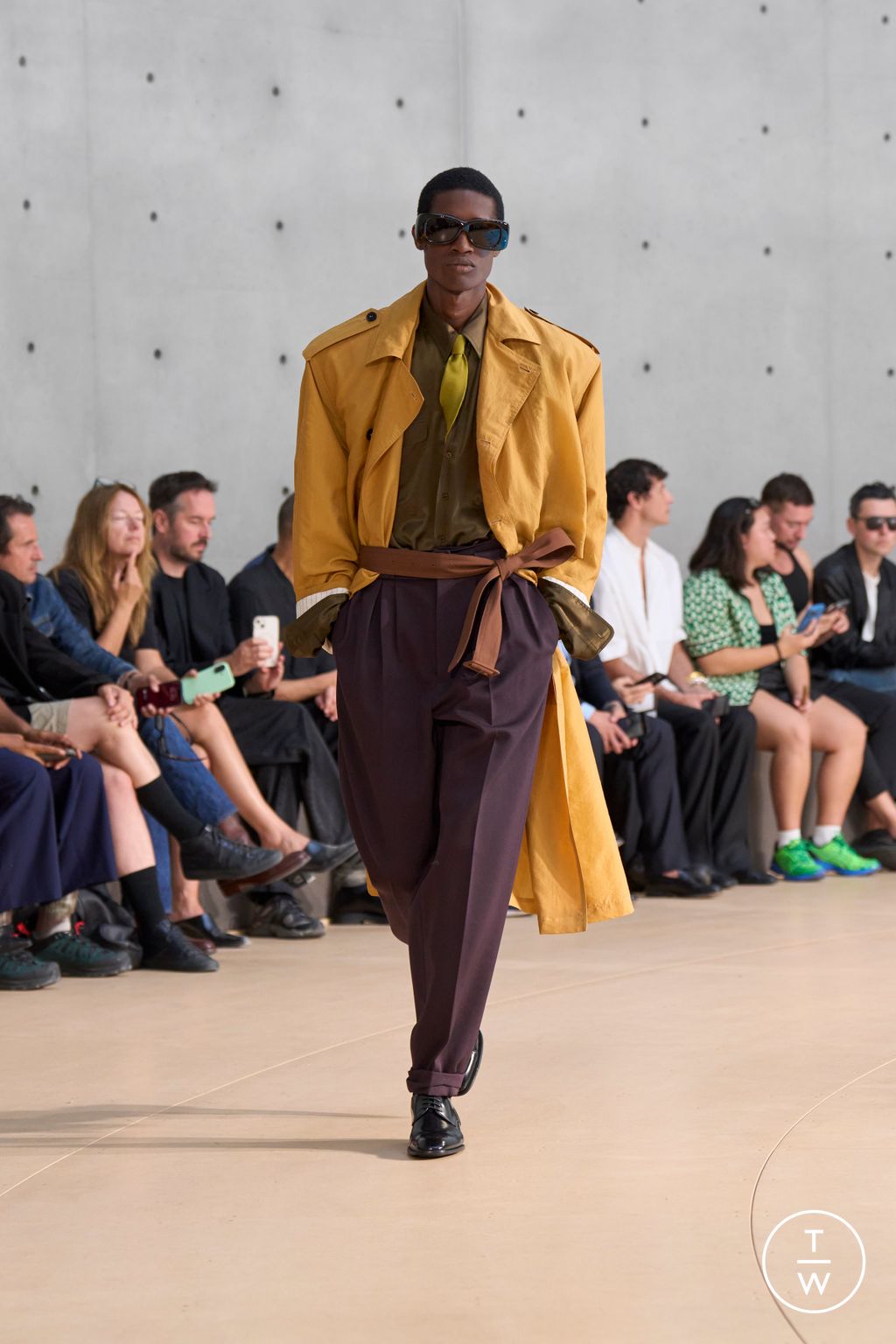 Fashion Week Paris Spring/Summer 2026 look 28 from the Saint Laurent collection menswear