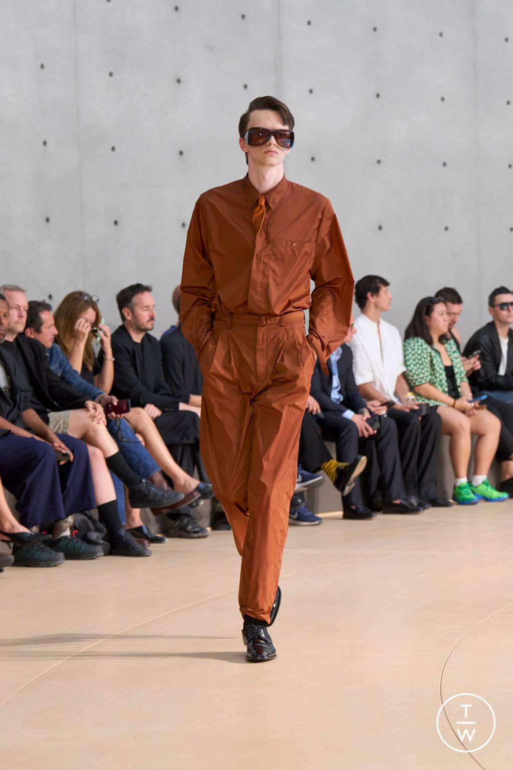 Fashion Week Paris Spring/Summer 2026 look 31 from the Saint Laurent collection menswear